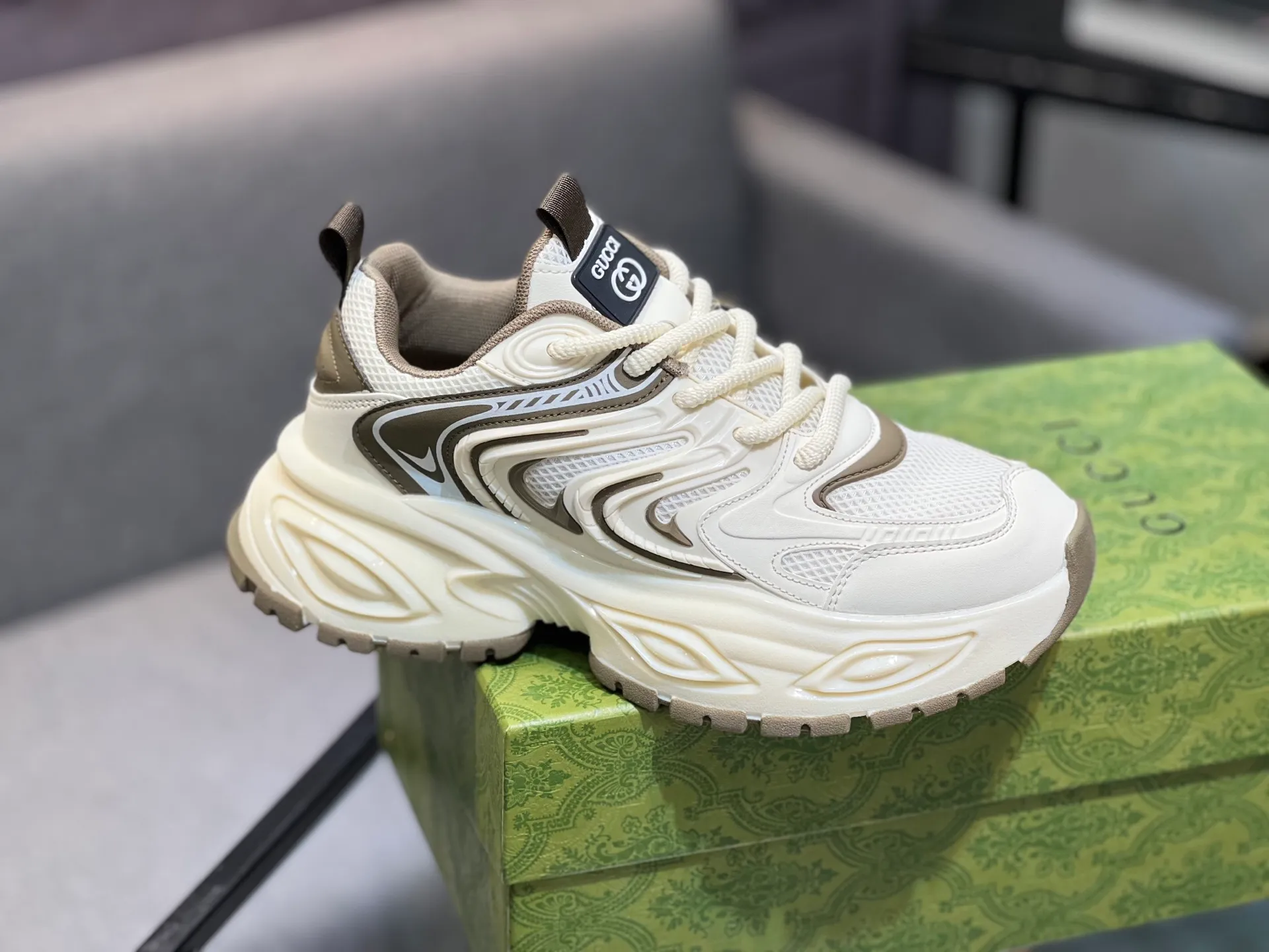 💰¥460 Brand: GUCCI Standard code: 38-44, Material: original material splicing, comfortable and breathable lining, lightweight and wear-resistant sports outsole Style category: men's fashionable casual shoes, running, sports shoes, distinguished luxury brand elements, top luxury